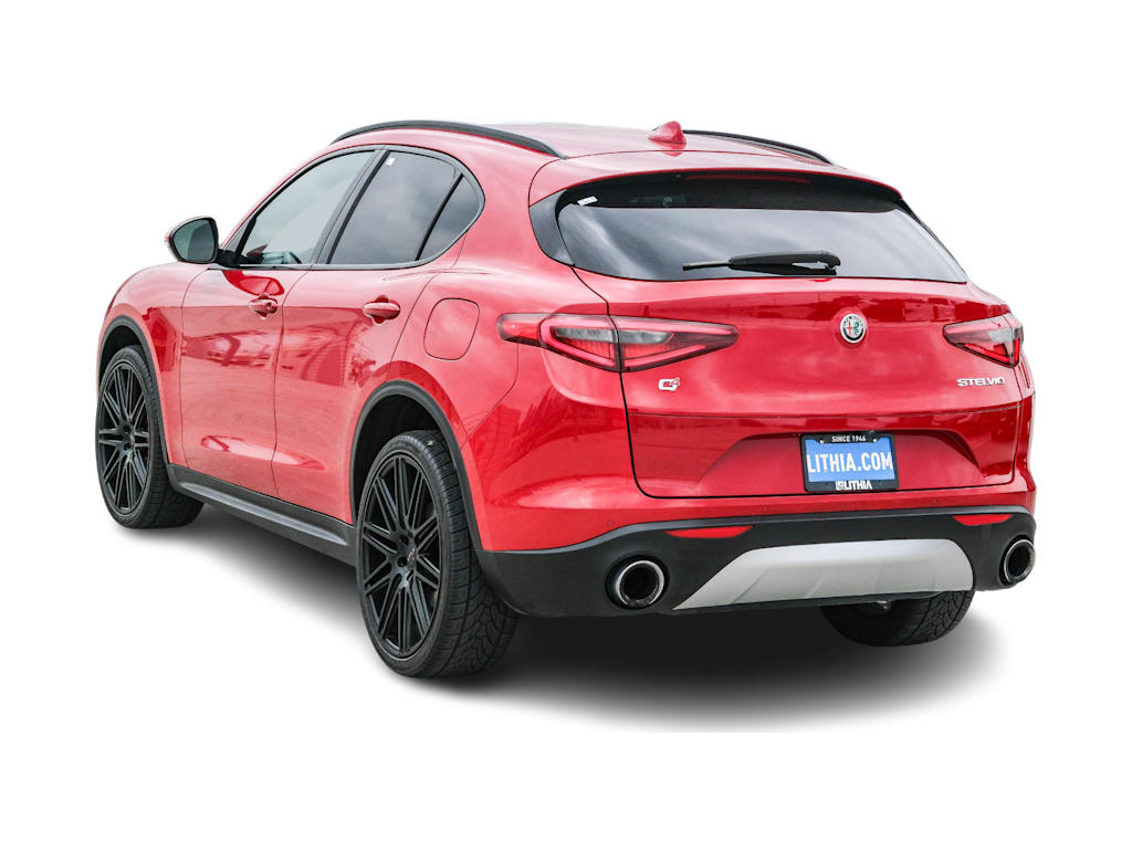 Thumbnail: 2018 Alfa Romeo Stelvio - 3
