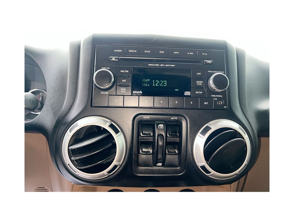 Thumbnail: 2012 Jeep Wrangler - 21