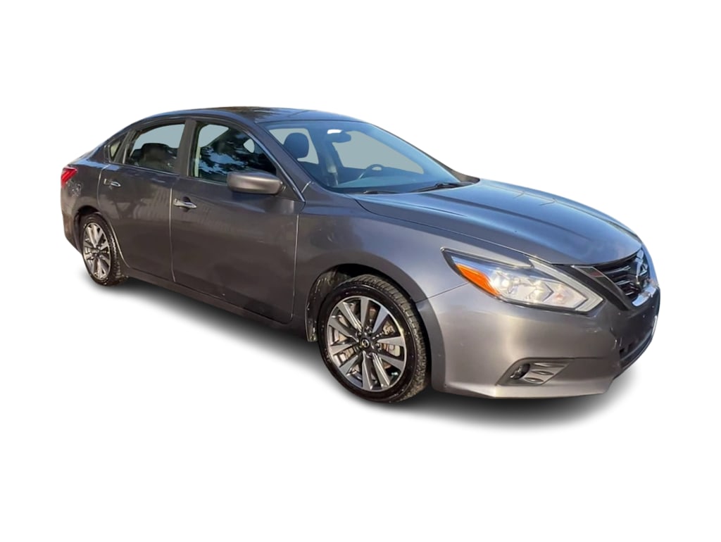 Thumbnail: 2017 Nissan Altima - 15