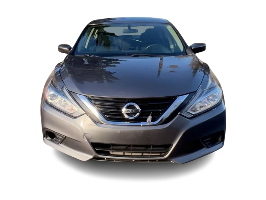 Thumbnail: 2017 Nissan Altima - 16
