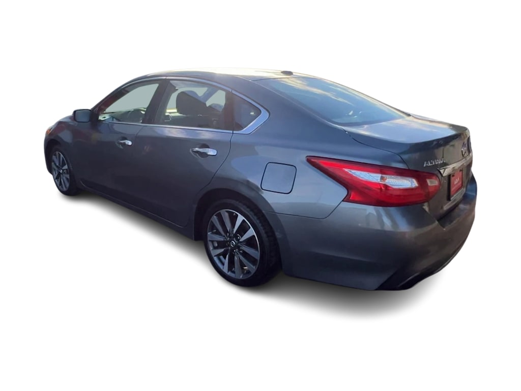 Thumbnail: 2017 Nissan Altima - 4
