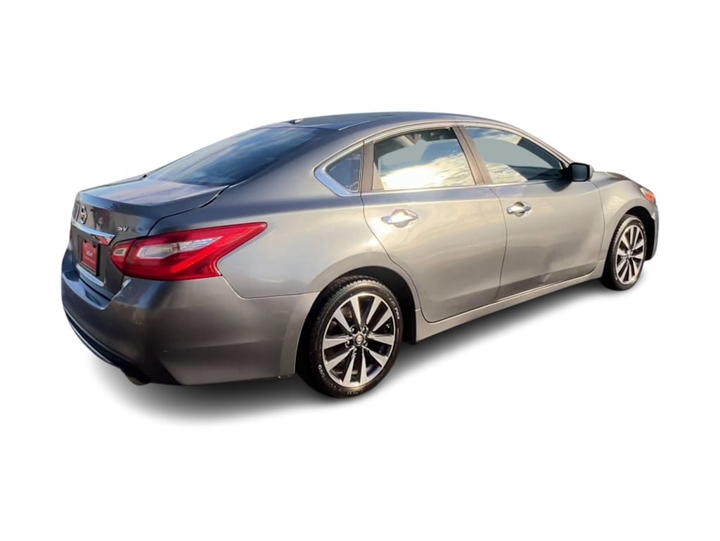 Thumbnail: 2017 Nissan Altima - 17