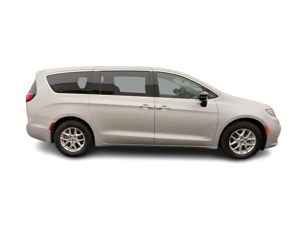 Thumbnail: 2024 Chrysler Pacifica - 16