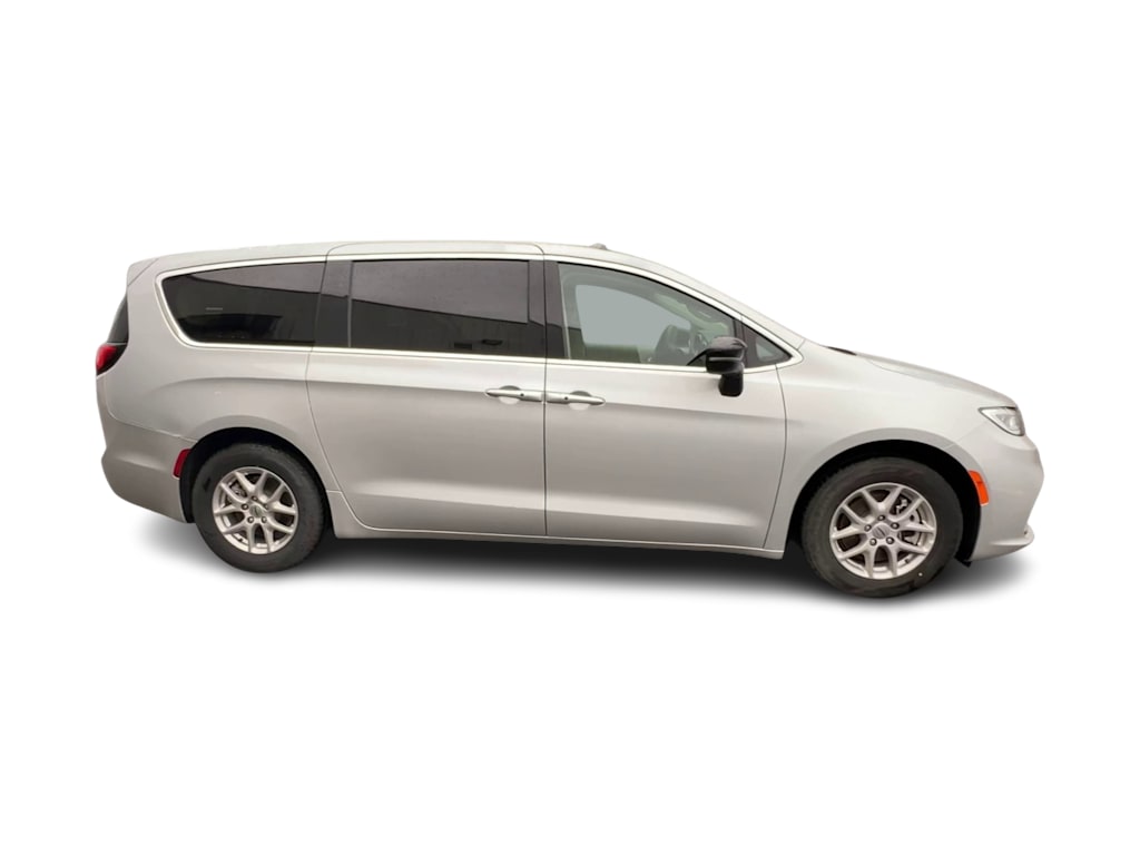 Thumbnail: 2024 Chrysler Pacifica - 18