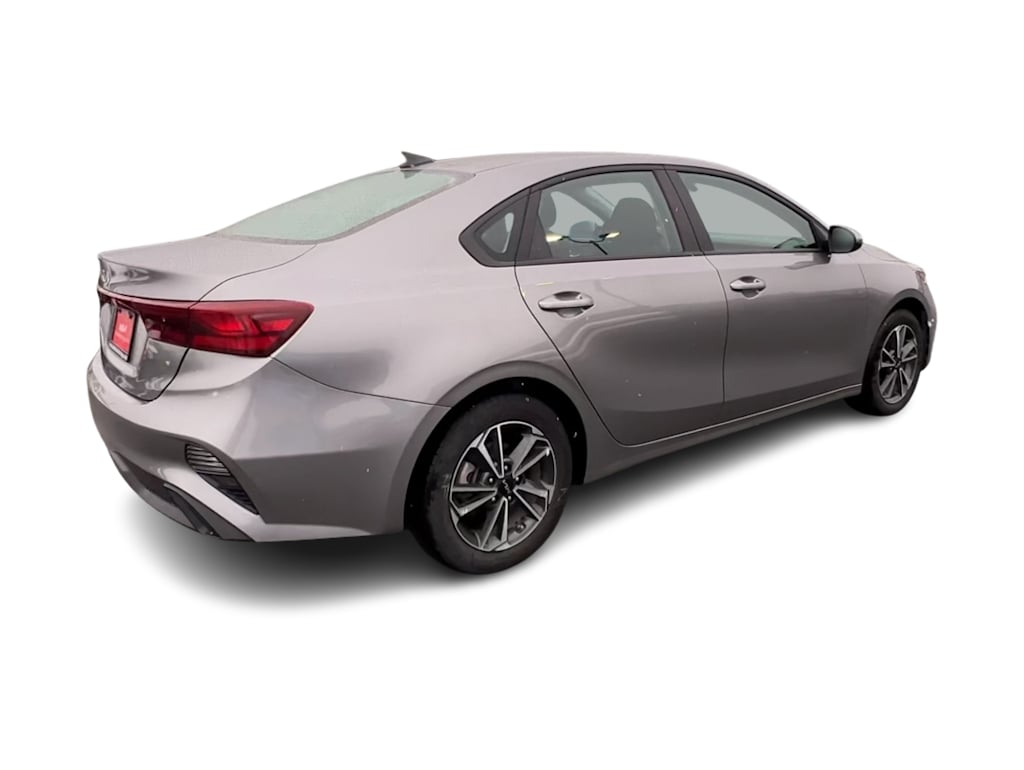 Thumbnail: 2023 Kia Forte - 16