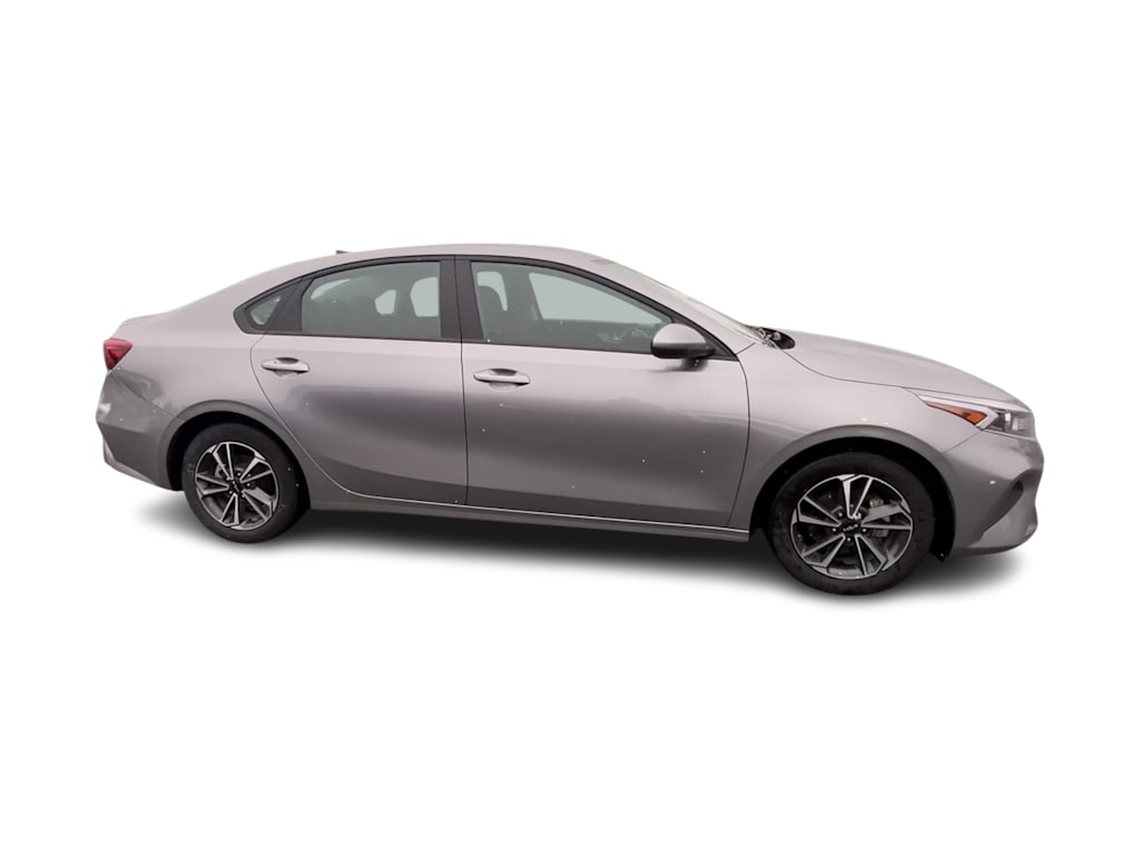Thumbnail: 2023 Kia Forte - 17