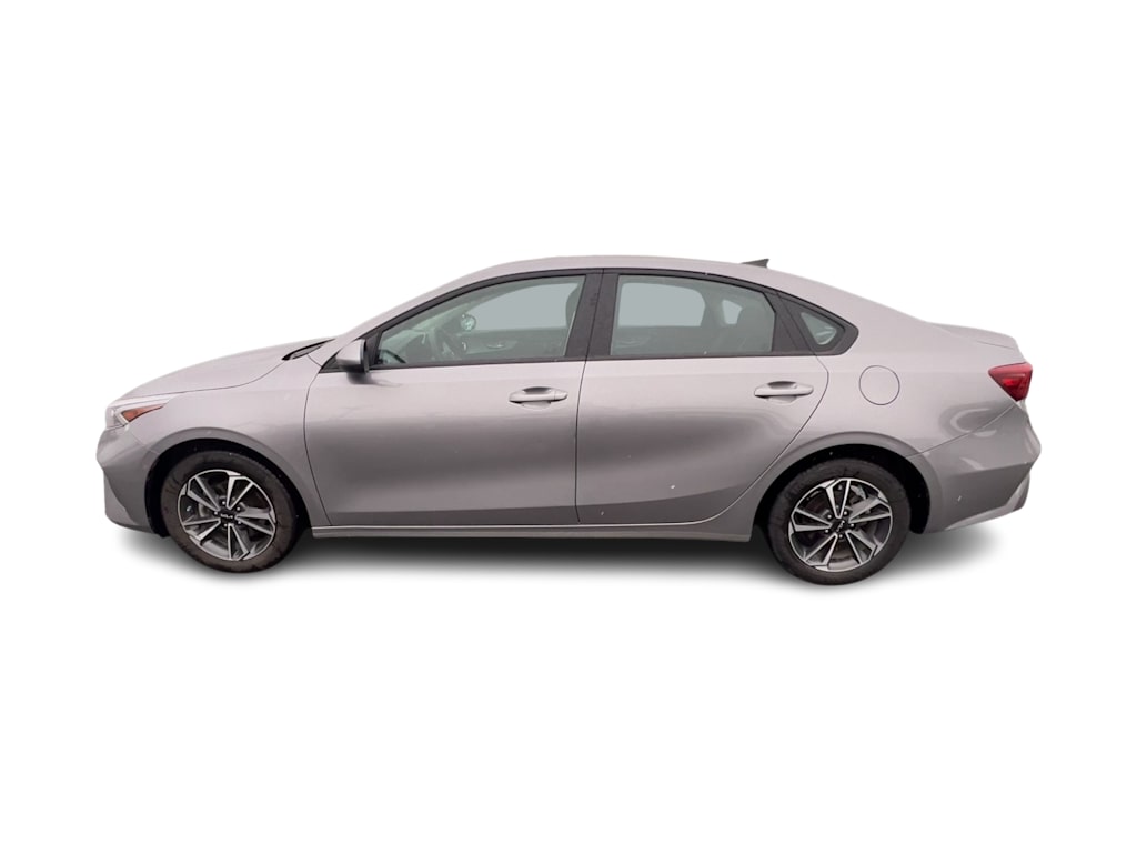 Thumbnail: 2023 Kia Forte - 15