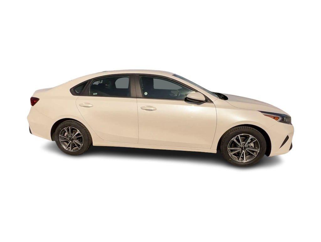 Thumbnail: 2024 Kia Forte - 17