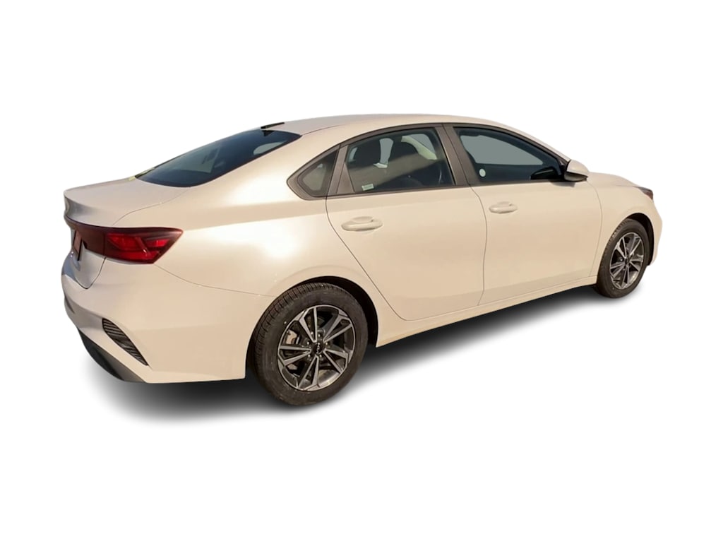 Thumbnail: 2024 Kia Forte - 16