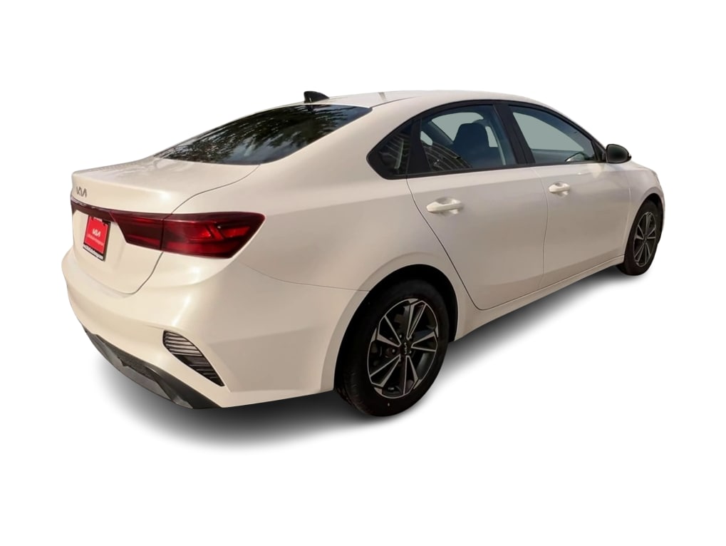 Thumbnail: 2023 Kia Forte - 15