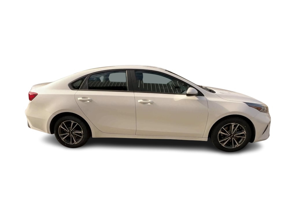 Thumbnail: 2023 Kia Forte - 16