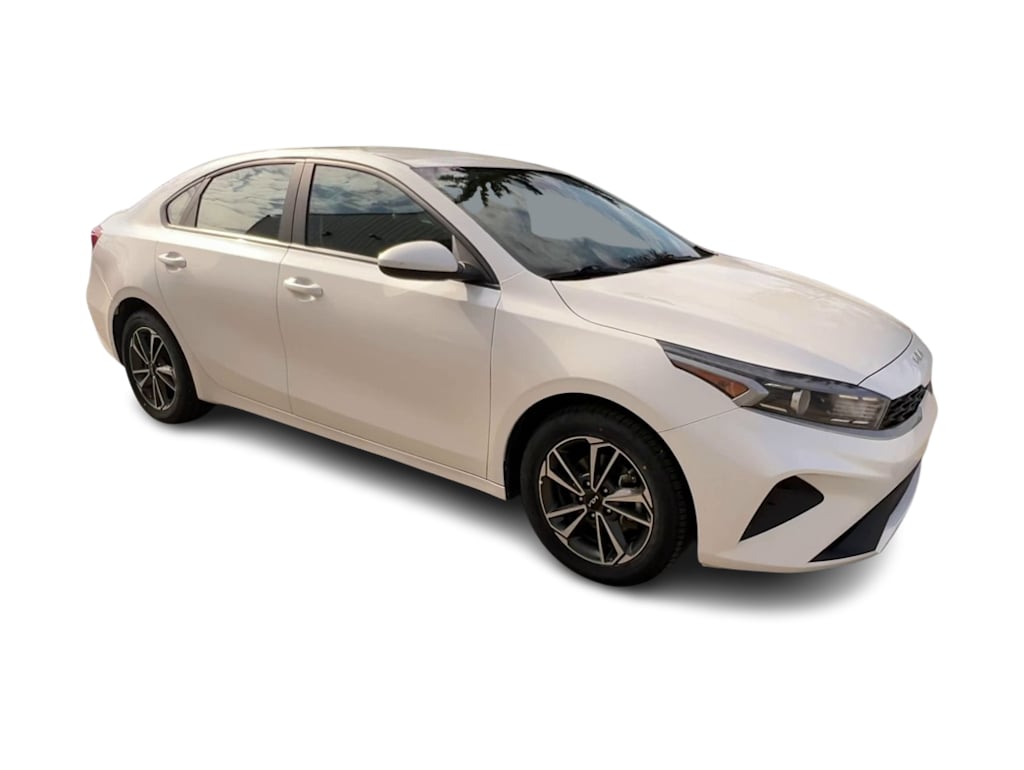 Thumbnail: 2023 Kia Forte - 17