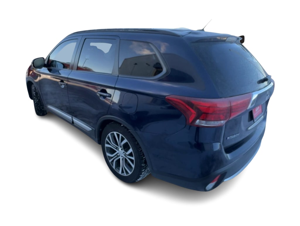 Thumbnail: 2016 Mitsubishi Outlander - 4