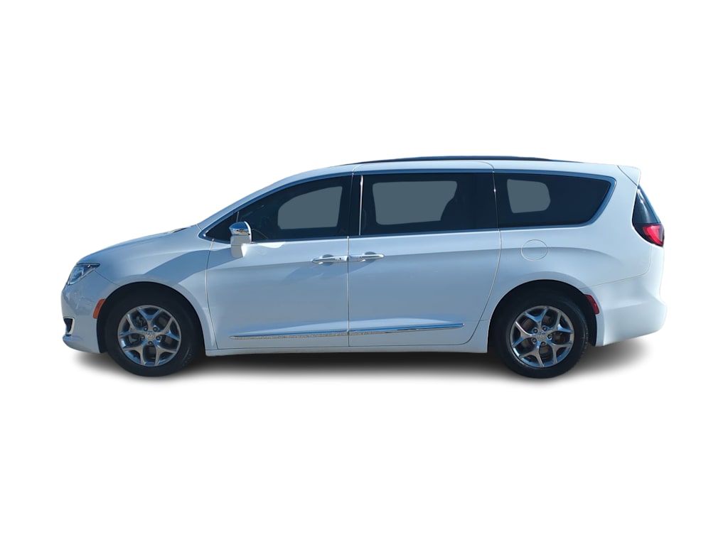 Thumbnail: 2018 Chrysler Pacifica - 3