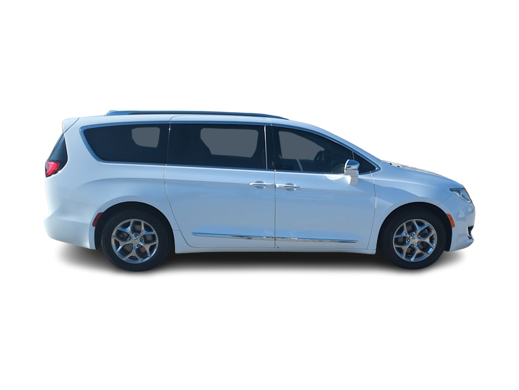 Thumbnail: 2018 Chrysler Pacifica - 23
