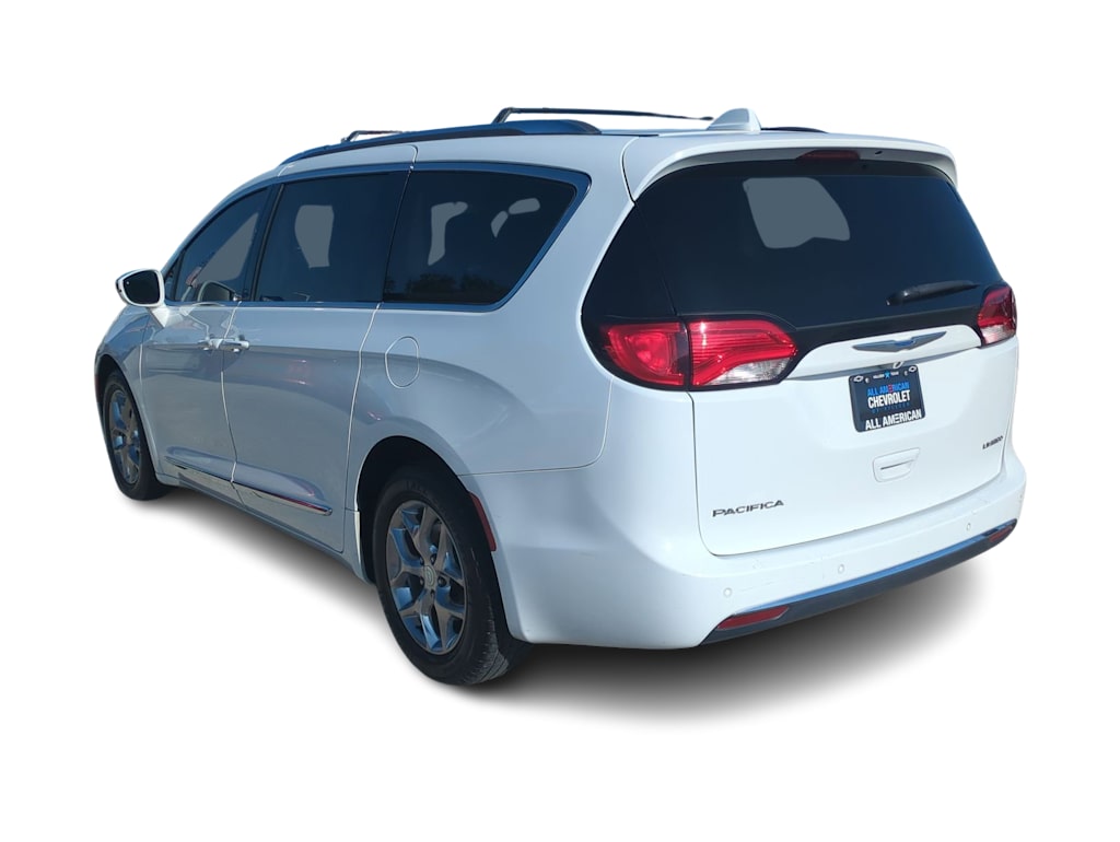 Thumbnail: 2018 Chrysler Pacifica - 4