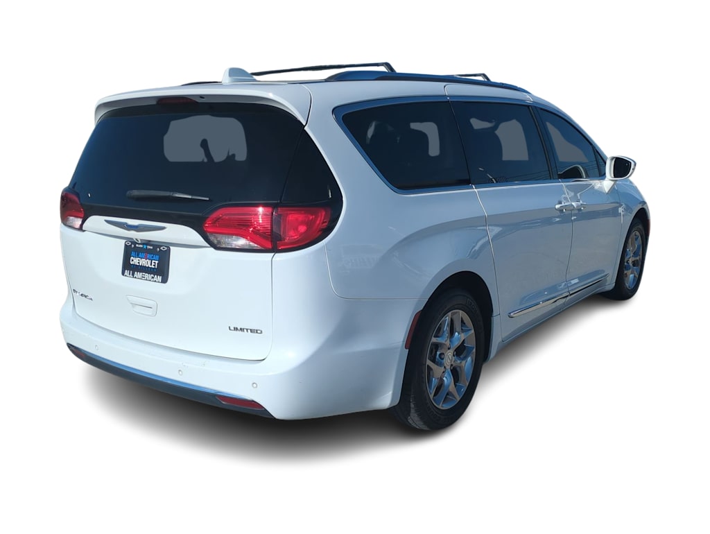 Thumbnail: 2018 Chrysler Pacifica - 22