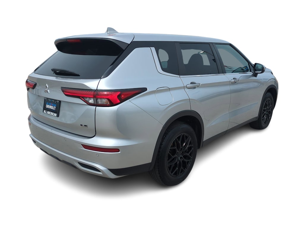 Thumbnail: 2023 Mitsubishi Outlander - 22