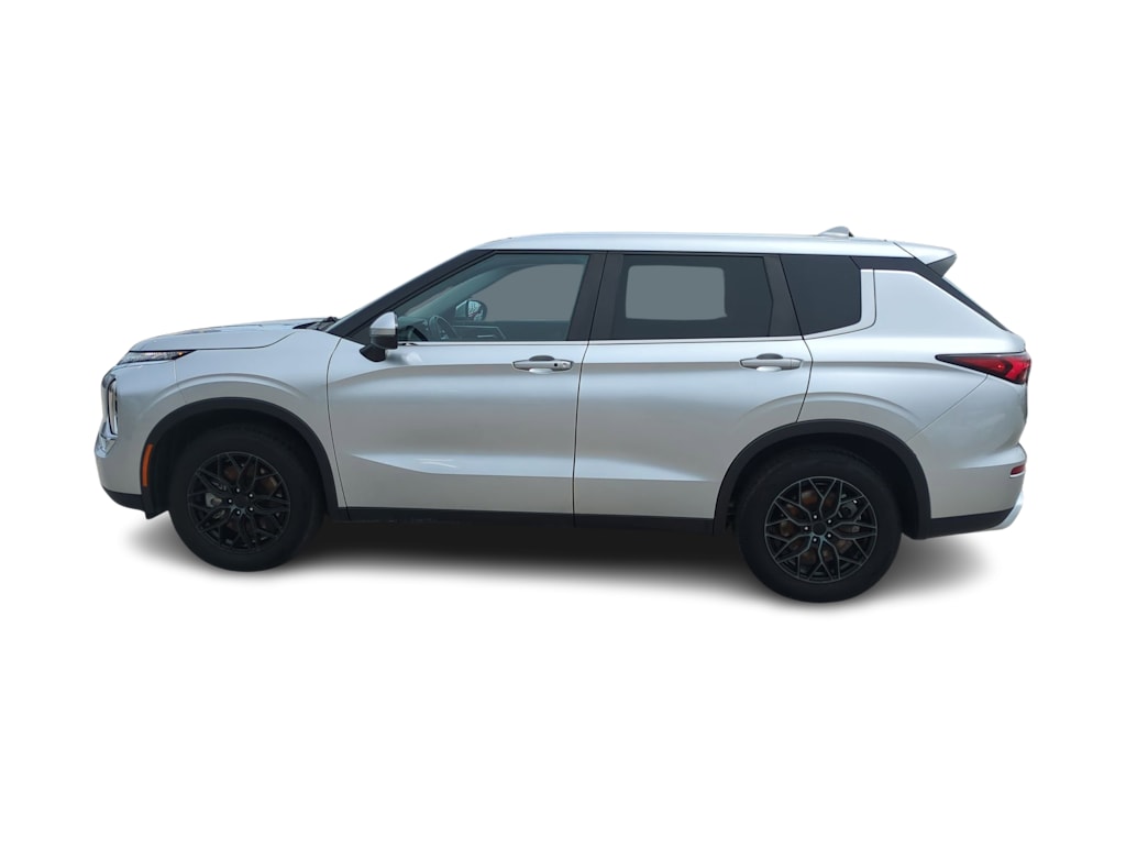 Thumbnail: 2023 Mitsubishi Outlander - 3