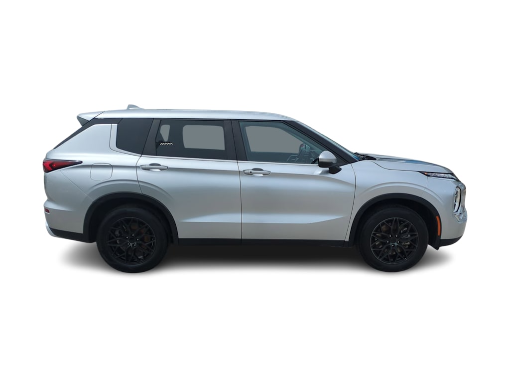 Thumbnail: 2023 Mitsubishi Outlander - 23