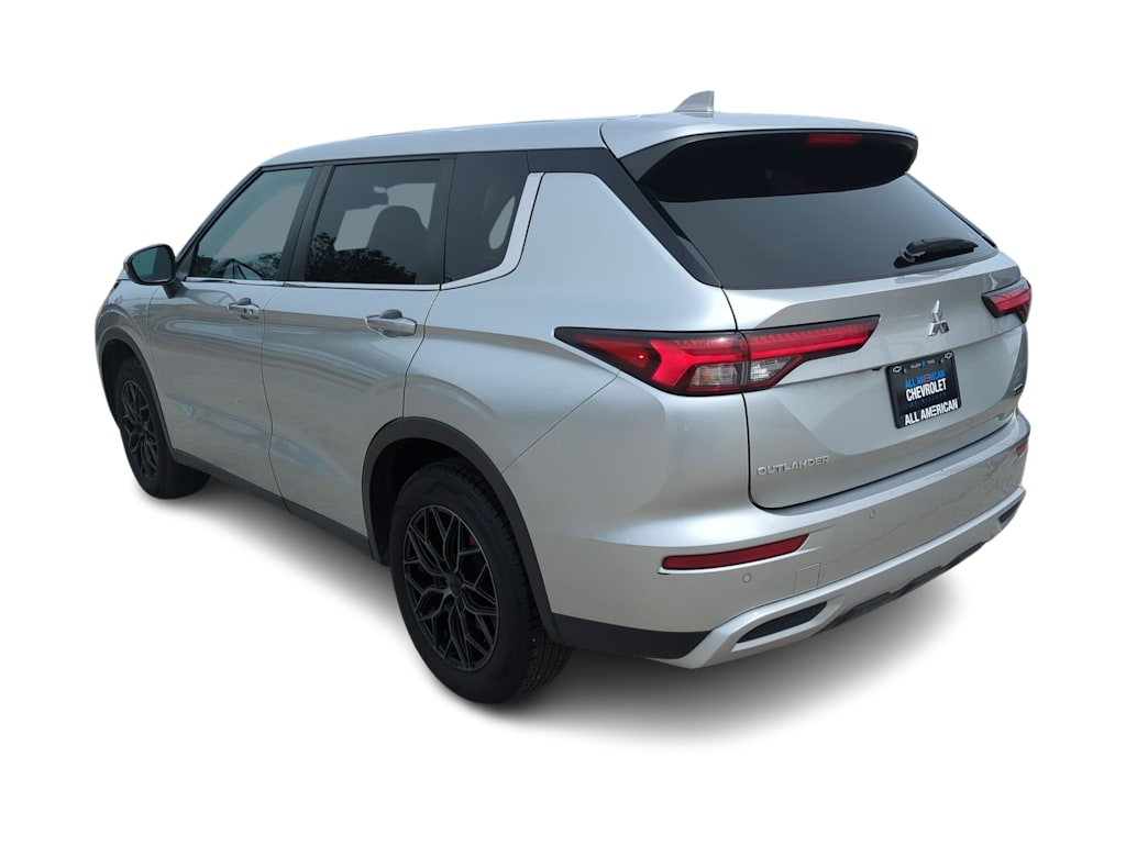 Thumbnail: 2023 Mitsubishi Outlander - 4