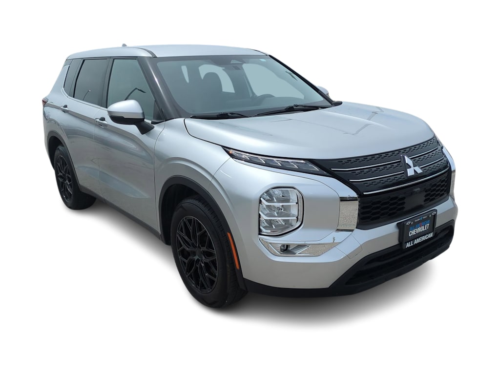 Thumbnail: 2023 Mitsubishi Outlander - 20