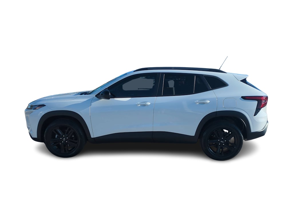 Thumbnail: 2024 Chevrolet Trax - 3
