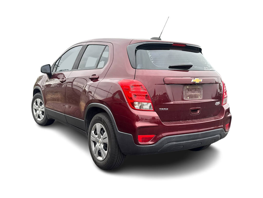 Thumbnail: 2017 Chevrolet Trax - 2