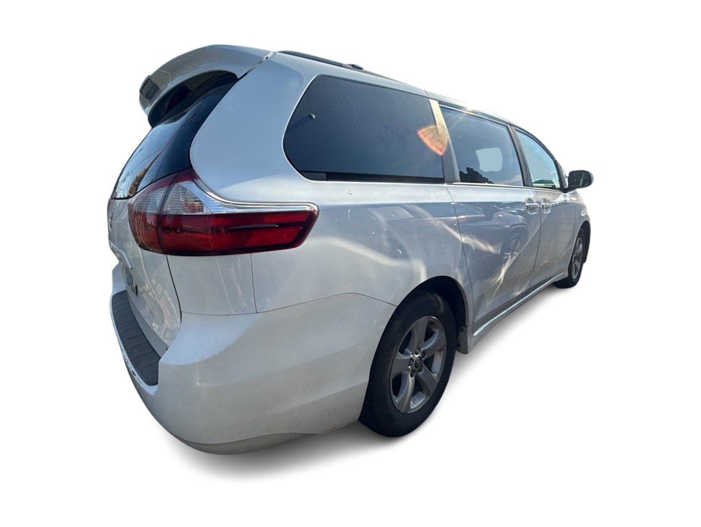 Thumbnail: 2019 Toyota Sienna - 10