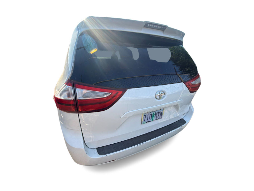 Thumbnail: 2019 Toyota Sienna - 3