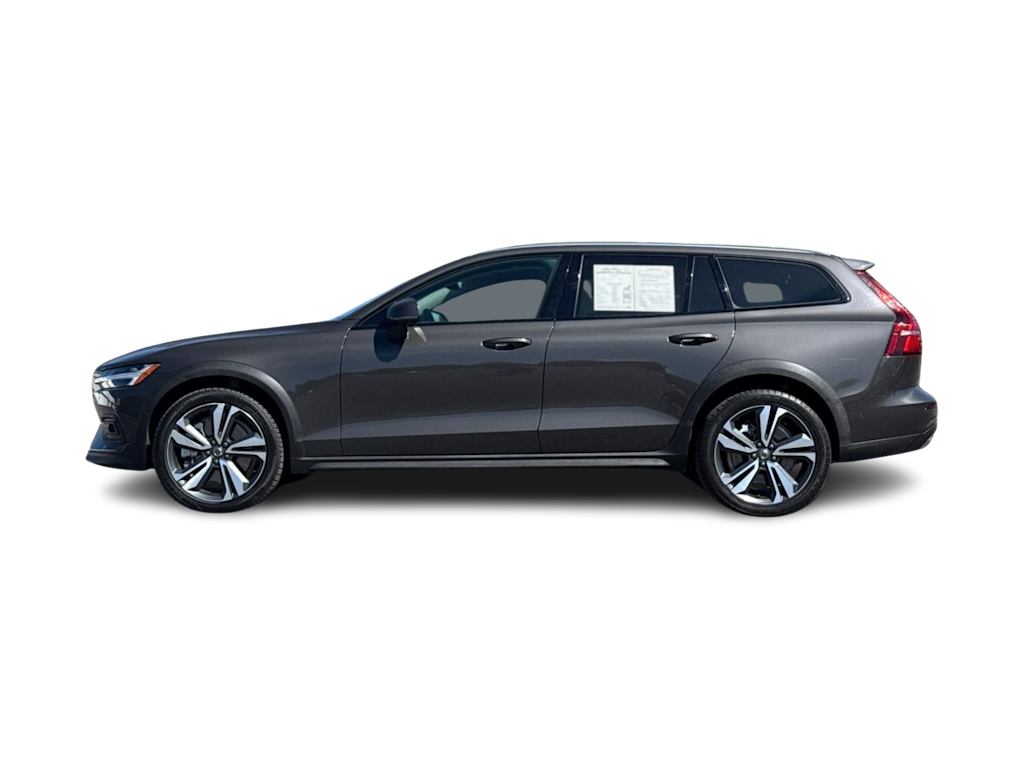 Thumbnail: 2025 Volvo V60 - 3