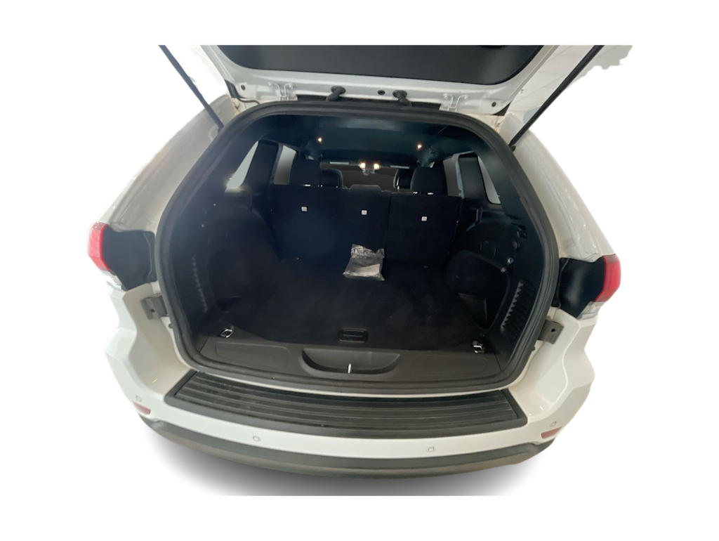 Thumbnail: 2020 Jeep Grand Cherokee - 15