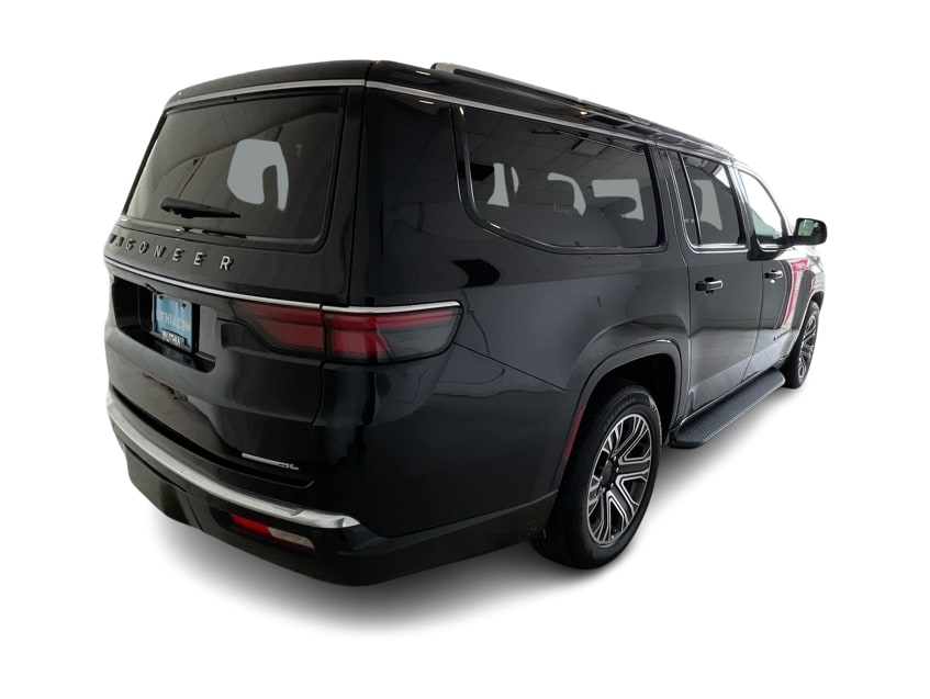 Thumbnail: 2023 Jeep Wagoneer - 18