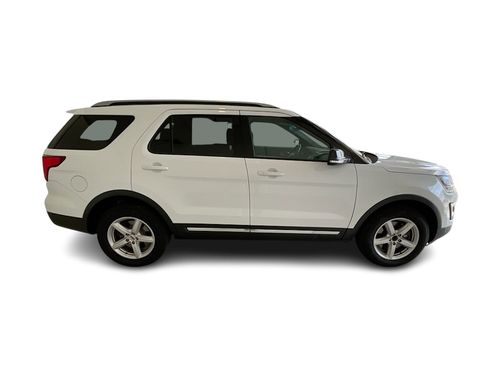 Thumbnail: 2016 Ford Explorer - 21