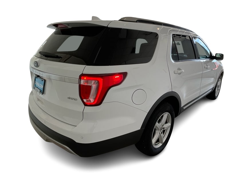 Thumbnail: 2016 Ford Explorer - 20