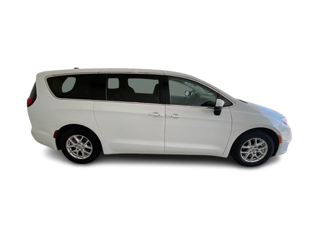 Thumbnail: 2023 Chrysler Pacifica - 21