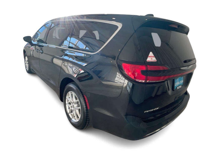 Thumbnail: 2025 Chrysler Pacifica - 3