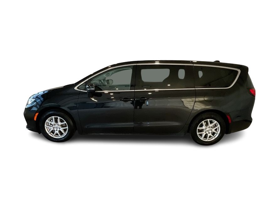 2023 Chrysler Pacifica Touring L 3