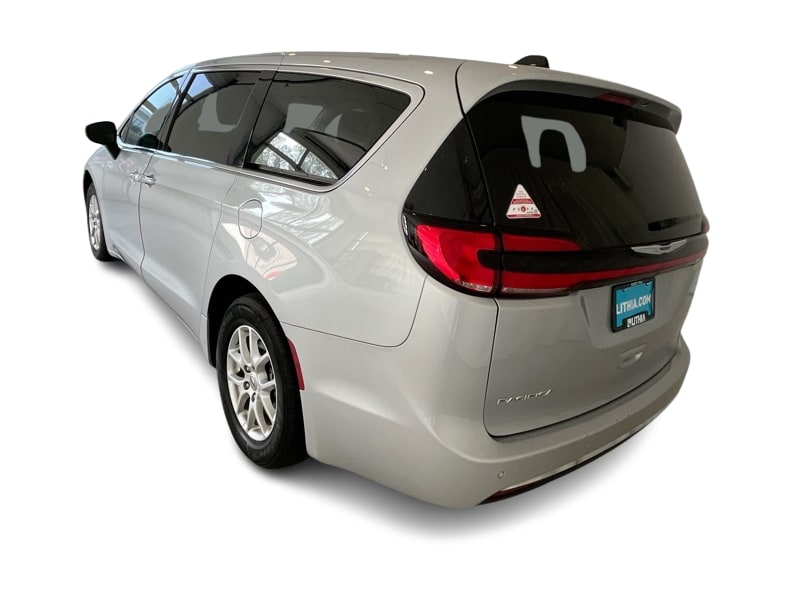 Thumbnail: 2023 Chrysler Pacifica - 3