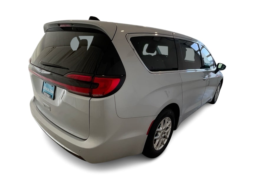 Thumbnail: 2023 Chrysler Pacifica - 18