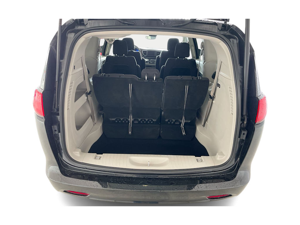 Thumbnail: 2023 Chrysler Voyager - 15