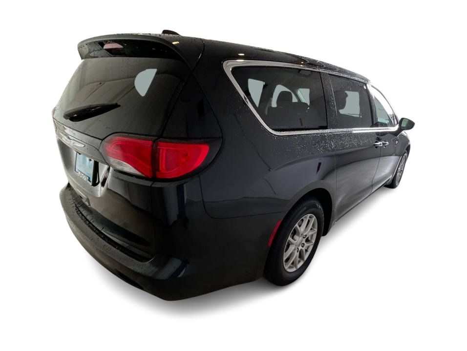 Thumbnail: 2023 Chrysler Voyager - 18