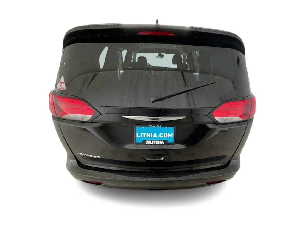Thumbnail: 2023 Chrysler Voyager - 5