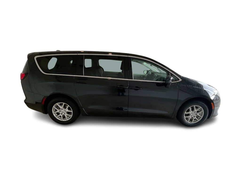 Thumbnail: 2023 Chrysler Voyager - 19