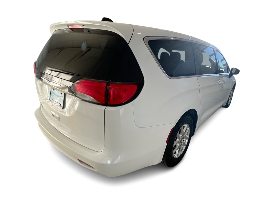 Thumbnail: 2023 Chrysler Voyager - 19