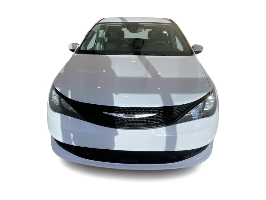 Thumbnail: 2023 Chrysler Voyager - 5