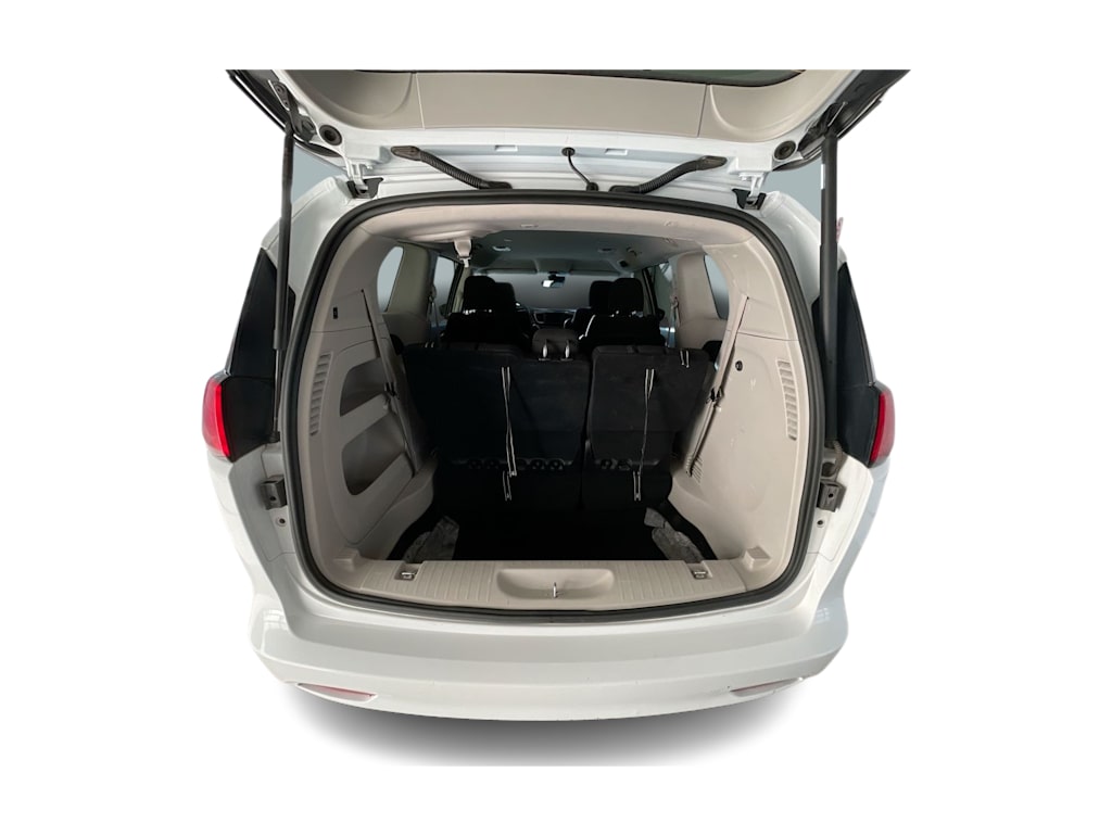 Thumbnail: 2023 Chrysler Voyager - 14