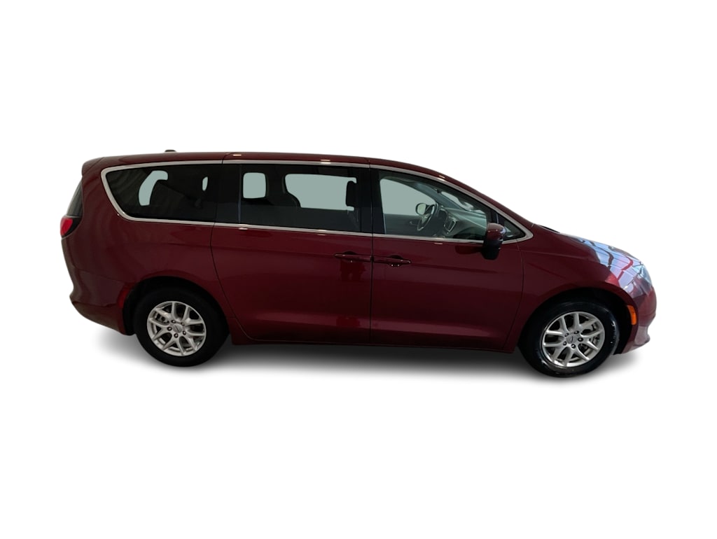Thumbnail: 2023 Chrysler Voyager - 20