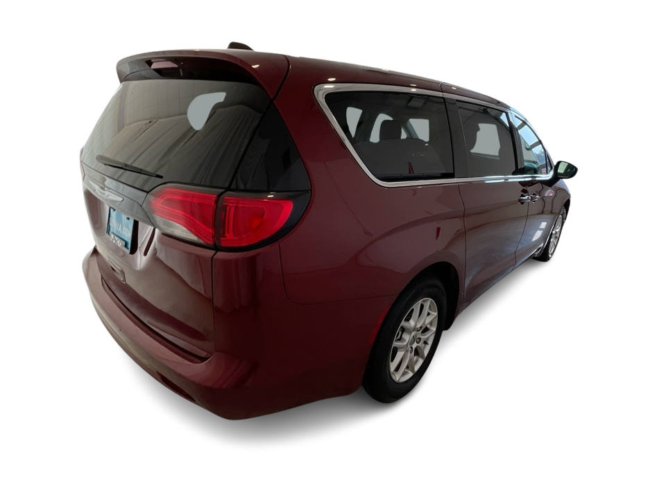 Thumbnail: 2023 Chrysler Voyager - 19