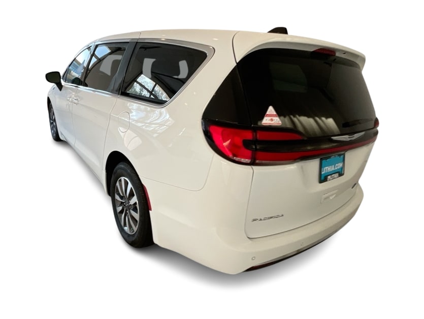 Thumbnail: 2023 Chrysler Pacifica - 3